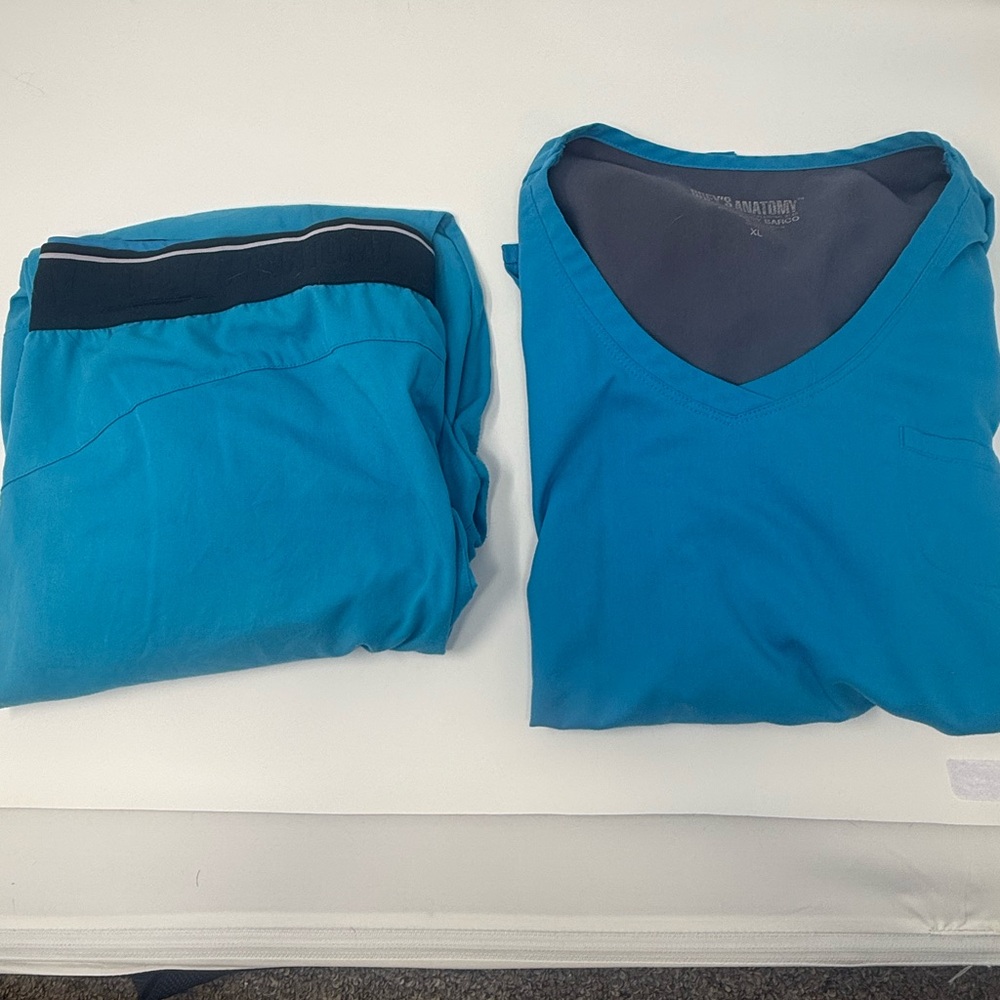 Grey's Anatomy Teal Women's Scrub Set